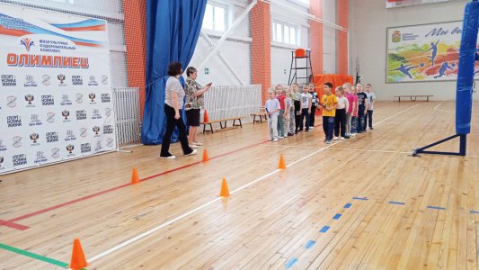 ДЕТСКИЙ ЧАС В СПОРТИВНОМ ЗАЛЕ